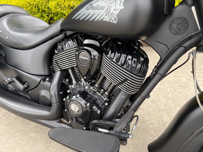 2019 Indian CHIEF DARK HORSE ThunderBLACKSmoke