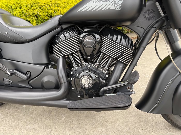 2019 Indian CHIEF DARK HORSE ThunderBLACKSmoke