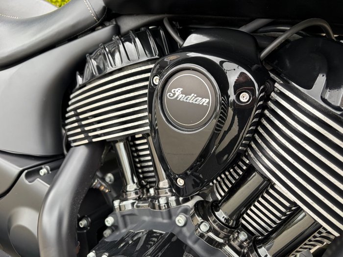 2019 Indian CHIEF DARK HORSE ThunderBLACKSmoke