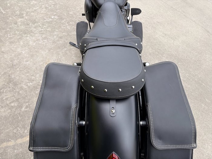 2019 Indian CHIEF DARK HORSE ThunderBLACKSmoke