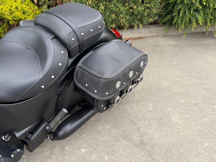 2019 Indian CHIEF DARK HORSE ThunderBLACKSmoke