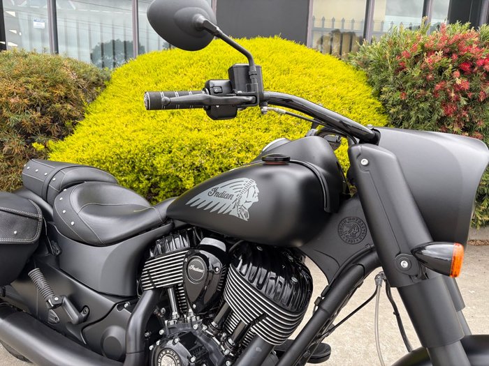 2019 Indian CHIEF DARK HORSE ThunderBLACKSmoke