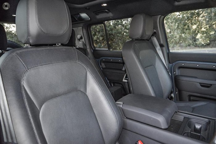 2023 Land Rover Defender 110 P400e X-Dynamic SE