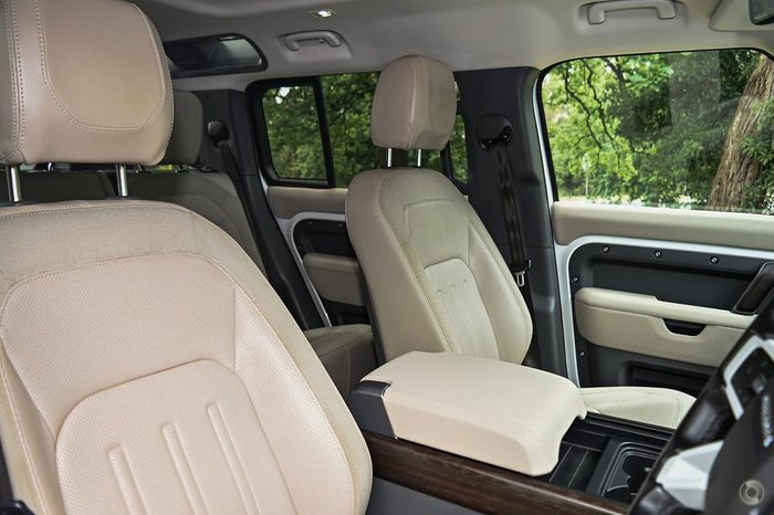 2020 Land Rover Defender 110 D240 SE