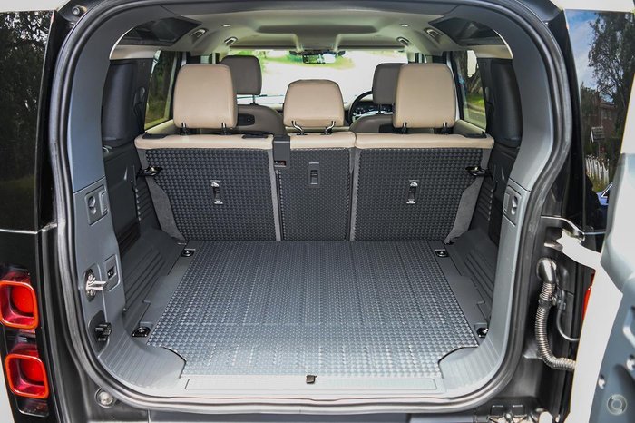 2020 Land Rover Defender 110 D240 SE