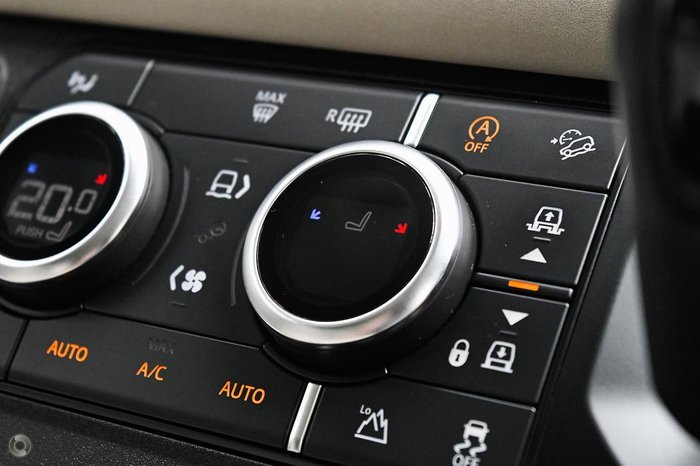 2020 Land Rover Defender 110 D240 SE