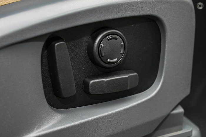 2020 Land Rover Defender 110 D240 SE