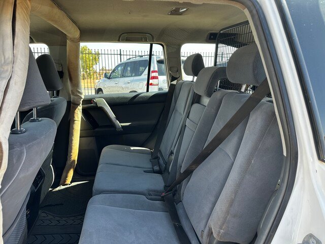 2010 Toyota Prado PRADO 3.0L T/D 5 DOOR WGN M/T GX 4C20290 001 Glacier White