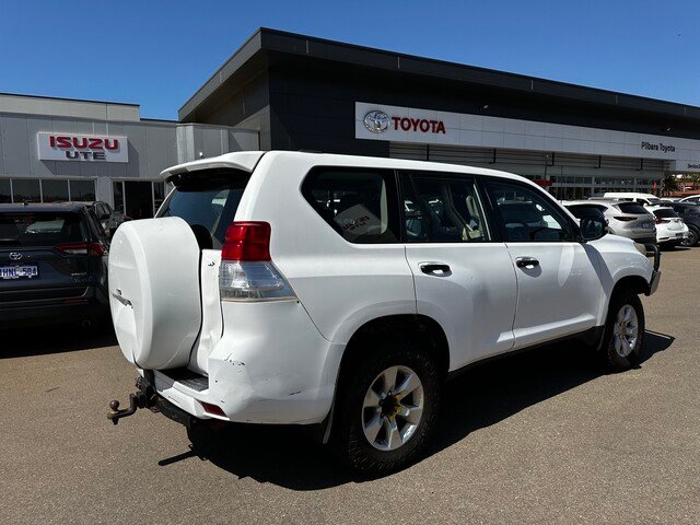2010 Toyota Prado PRADO 3.0L T/D 5 DOOR WGN M/T GX 4C20290 001 Glacier White