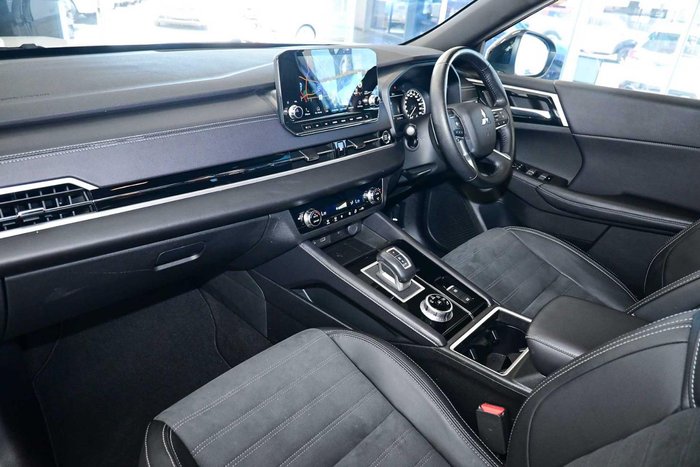 2024 Mitsubishi Outlander Black Edition