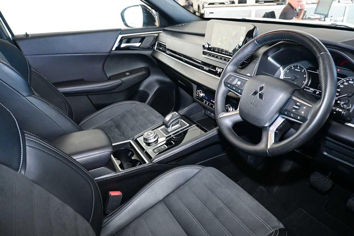 2024 Mitsubishi Outlander Black Edition