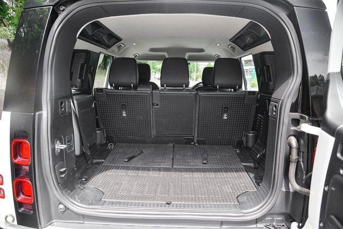 2020 Land Rover Defender 110 D240 SE