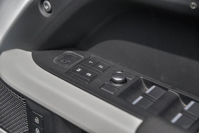 2020 Land Rover Defender 110 D240 SE