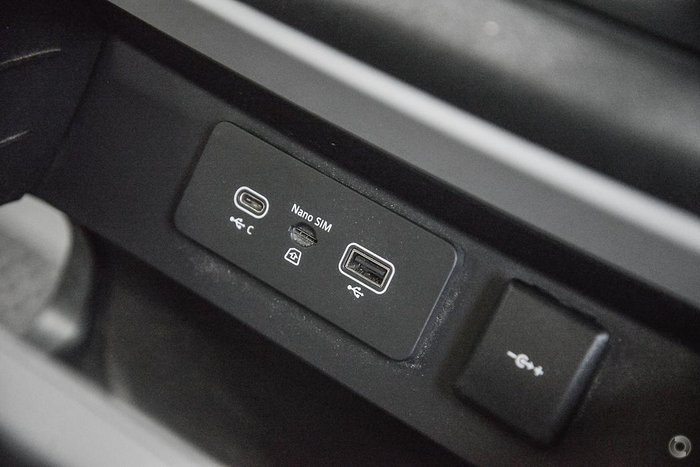 2020 Land Rover Defender 110 D240 SE