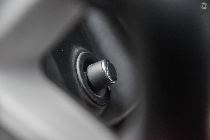 2020 Land Rover Defender 110 D240 SE