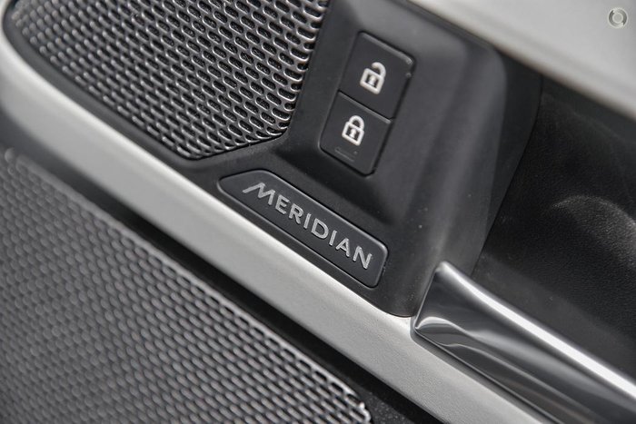 2020 Land Rover Defender 110 D240 SE