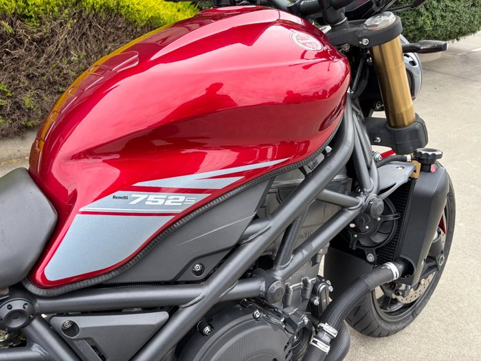 2021 Benelli 2021 Benelli 750CC 752S Road Red