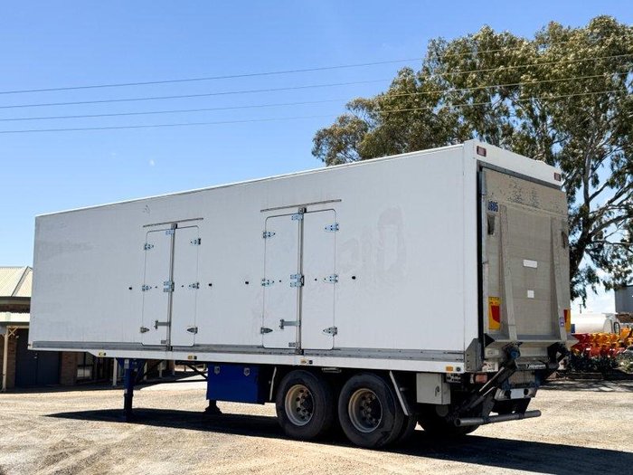 2006 FTE Bogie Axle 16 Pallet Fridge Trailer