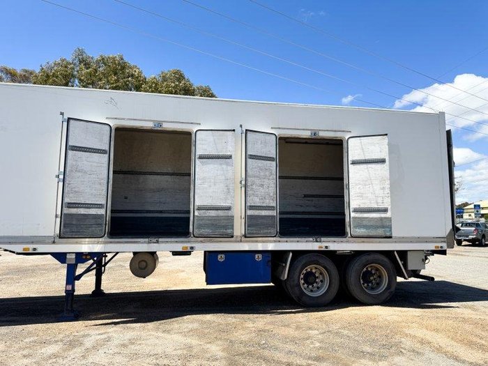 2006 FTE Bogie Axle 16 Pallet Fridge Trailer