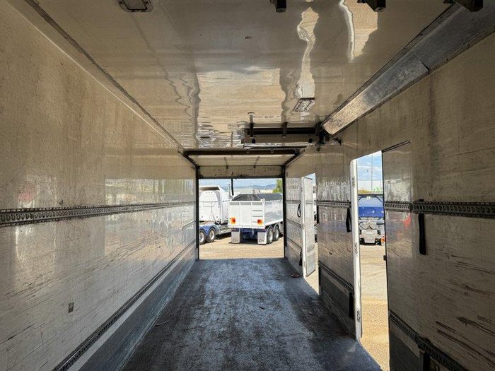 2006 FTE Bogie Axle 16 Pallet Fridge Trailer