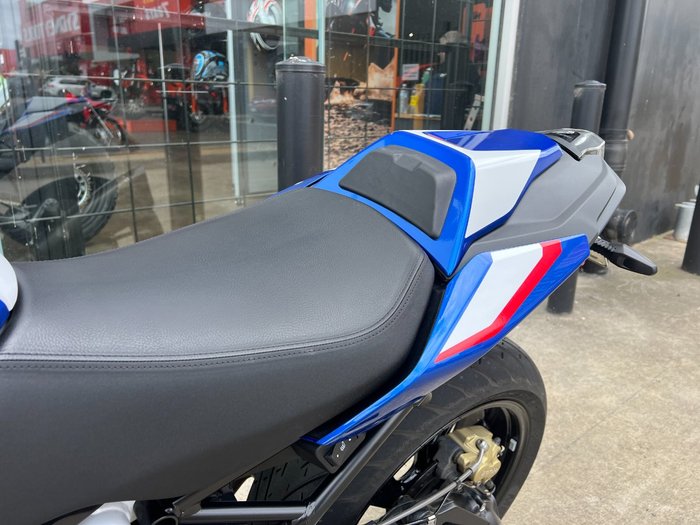 2024 BMW Motorrad R 1250 R BLUE