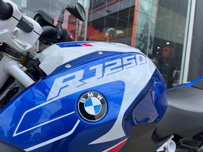 2024 BMW Motorrad R 1250 R BLUE
