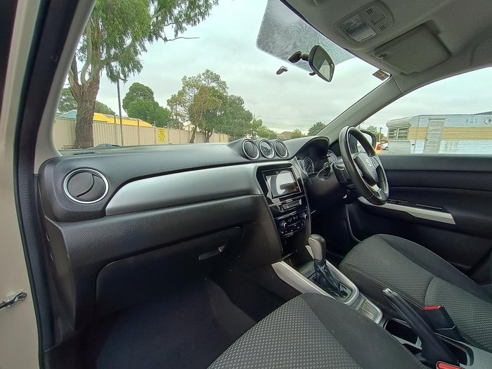 2016 Suzuki Vitara RT-S LY Savannah Ivory