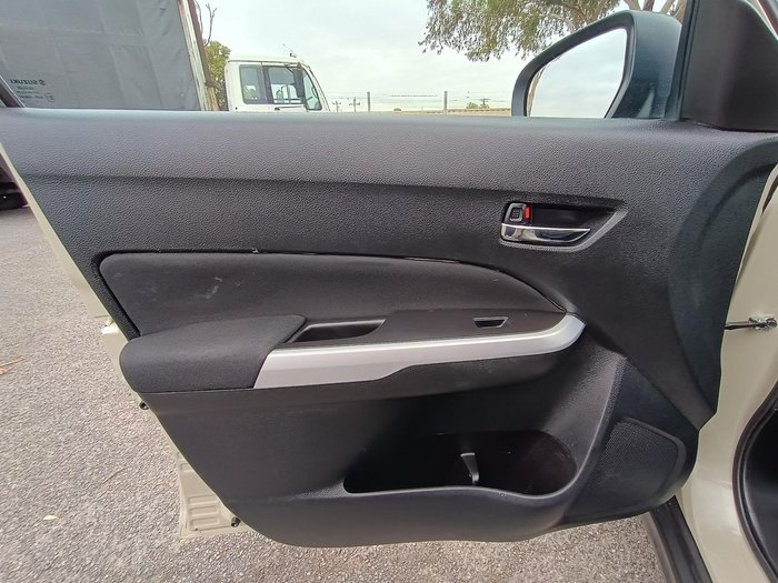 2016 Suzuki Vitara RT-S LY Savannah Ivory