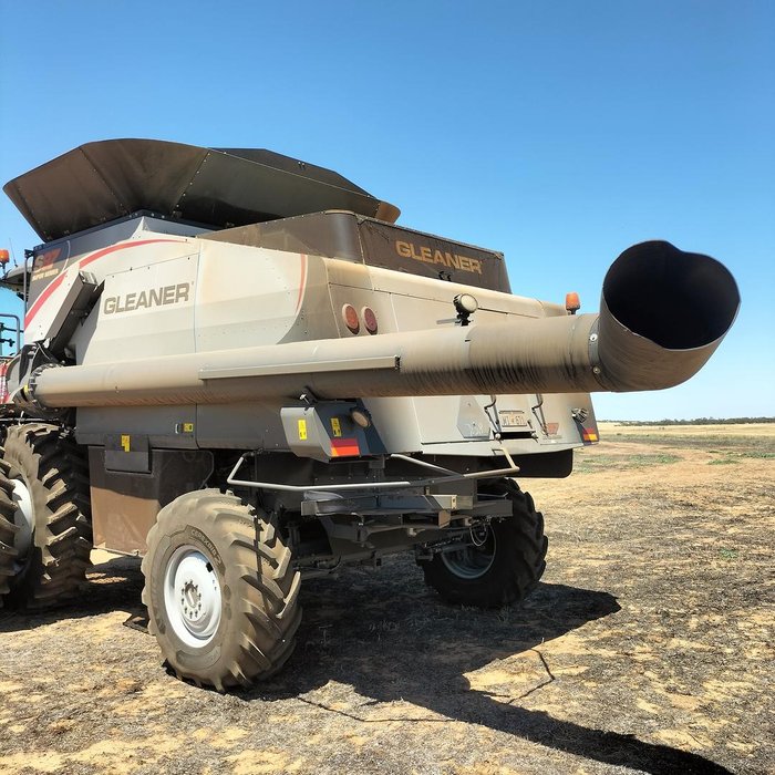 2022 Gleaner S97 Harvester & 40' Gleaner Front