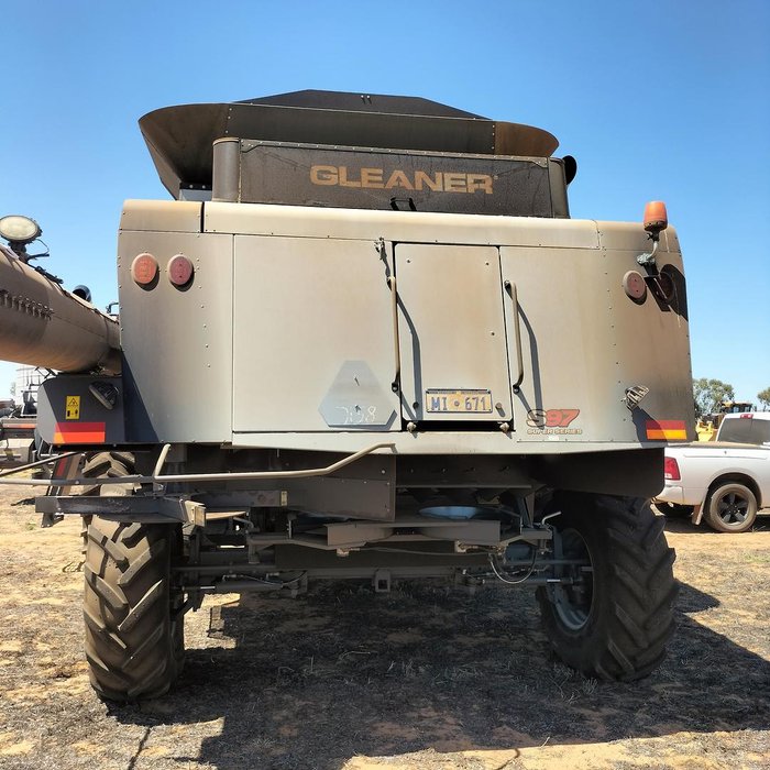 2022 Gleaner S97 Harvester & 40' Gleaner Front