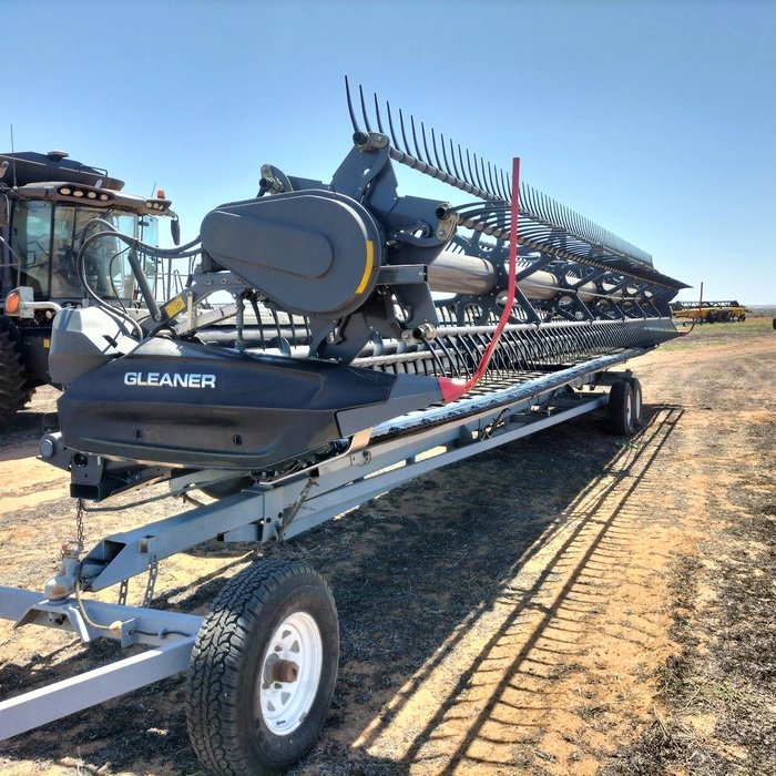 2022 Gleaner S97 Harvester & 40' Gleaner Front
