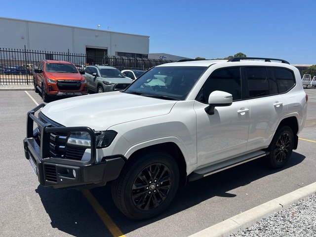 2024 Toyota LANDCRUISER LC300 3.3L V6 DSL GXL 7 Seats Glacier White