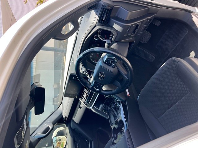 2024 Toyota LANDCRUISER LC300 3.3L V6 DSL GXL 7 Seats Glacier White