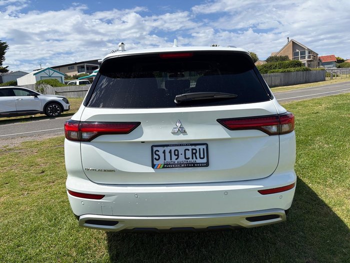 2022 Mitsubishi Outlander LS