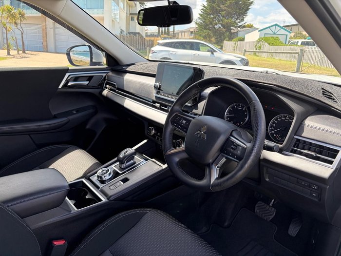 2022 Mitsubishi Outlander LS