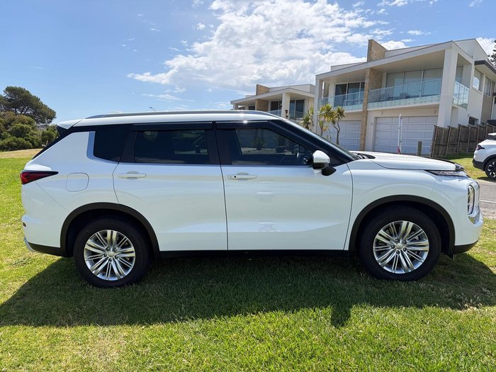 2022 Mitsubishi Outlander LS