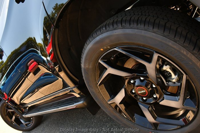 2025 Isuzu MU-X X-TERRAIN