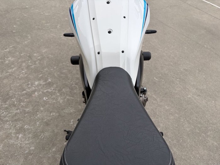 2024 Yamaha XSR700 WHITE/BLAC