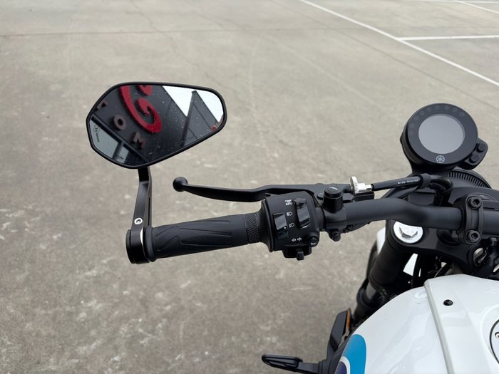 2024 Yamaha XSR700 WHITE/BLAC