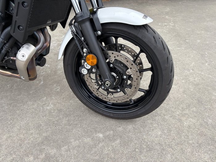 2024 Yamaha XSR700 WHITE/BLAC