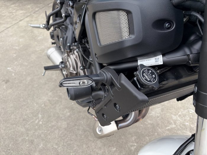 2024 Yamaha XSR700 WHITE/BLAC