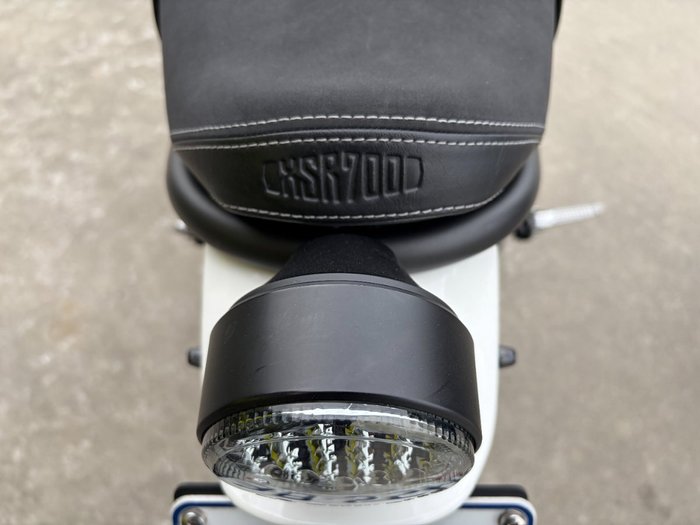 2024 Yamaha XSR700 WHITE/BLAC