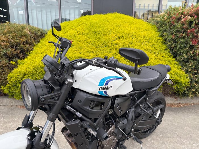 2024 Yamaha XSR700 WHITE/BLAC