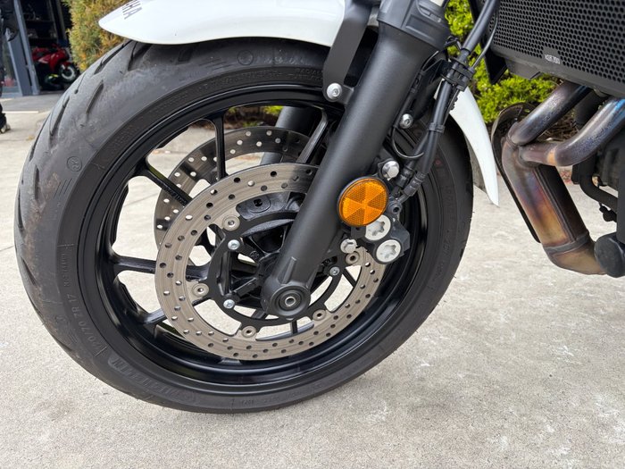 2024 Yamaha XSR700 WHITE/BLAC