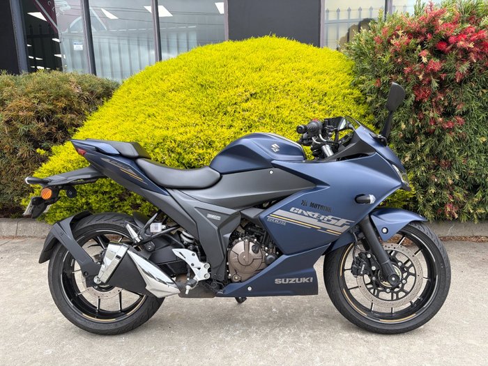 2024 Suzuki GIXXER Hunter Green