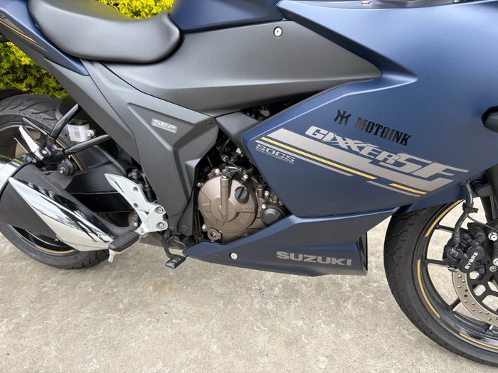 2024 Suzuki GIXXER Hunter Green