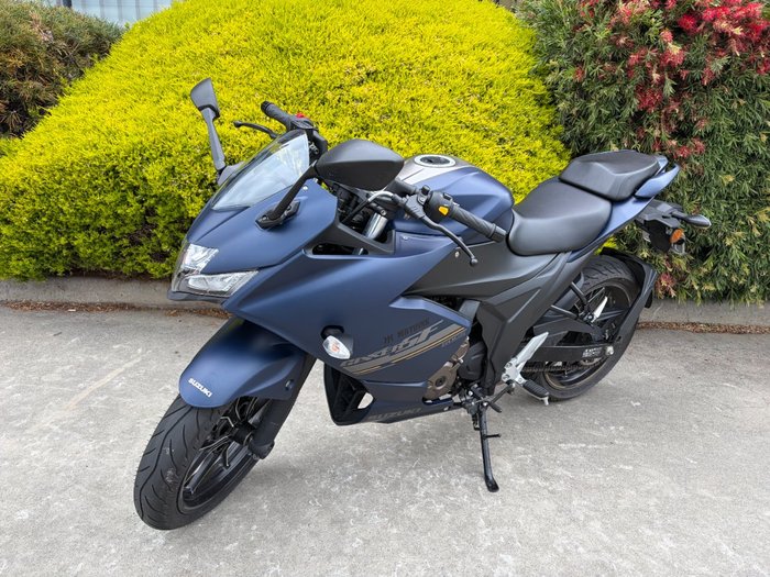 2024 Suzuki GIXXER Hunter Green