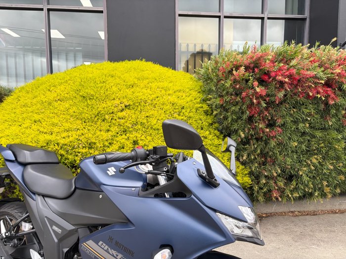 2024 Suzuki GIXXER Hunter Green