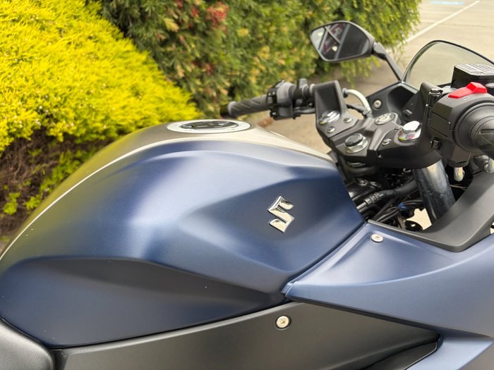 2024 Suzuki GIXXER Hunter Green