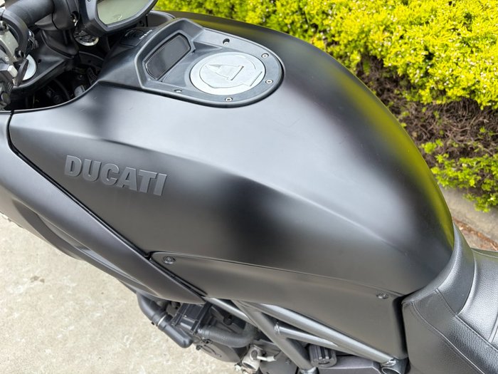 2015 DUCATI DIAVEL Black